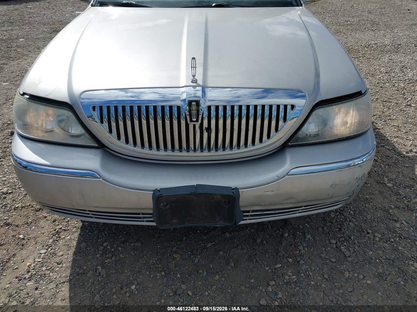 2010 LINCOLN TOWN CAR auction photo 6