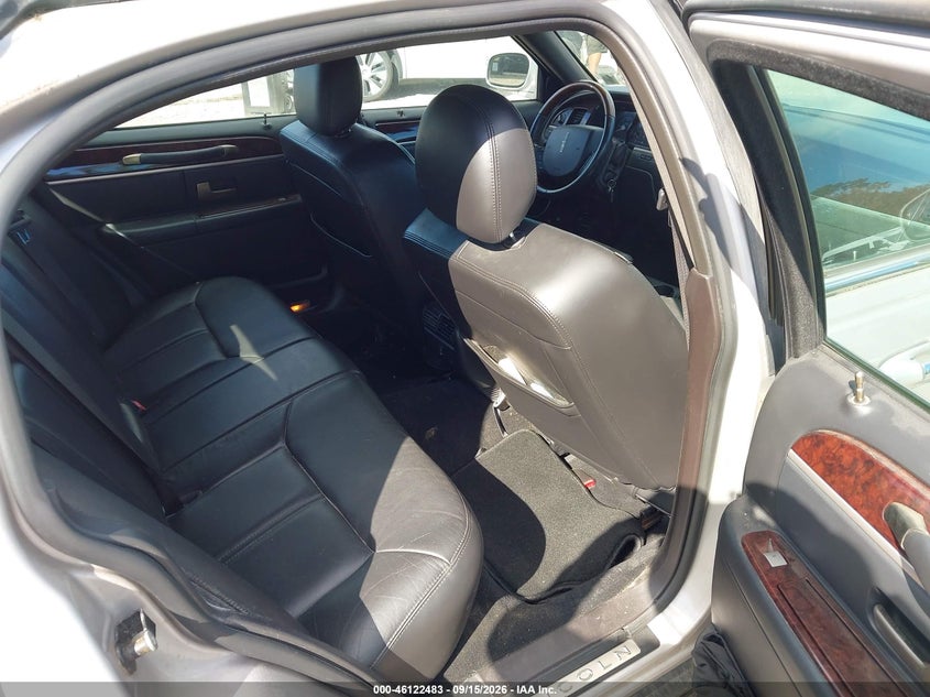 2010 LINCOLN TOWN CAR auction photo 8