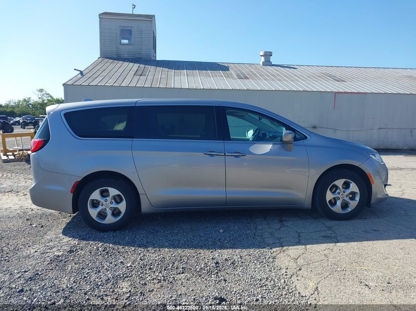 CHRYSLER PACIFICA HYBRID 2018 VIN 2C4RC1H77JR158297
