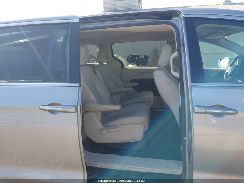 CHRYSLER PACIFICA HYBRID 2018 VIN 2C4RC1H77JR158297