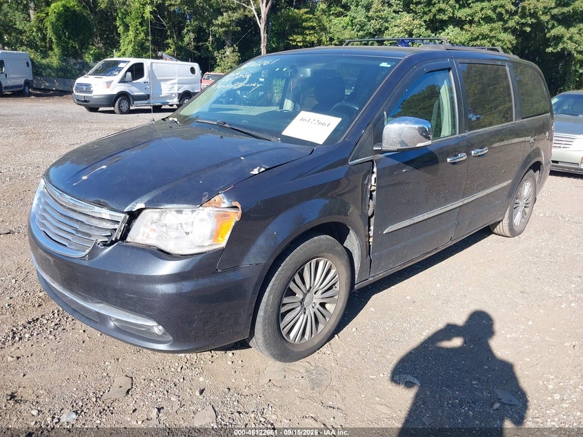 2014 CHRYSLER TOWN & COUNTRY auction photo 2