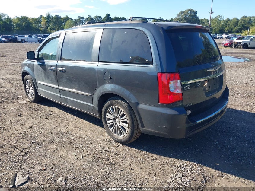 2014 CHRYSLER TOWN & COUNTRY auction photo 3