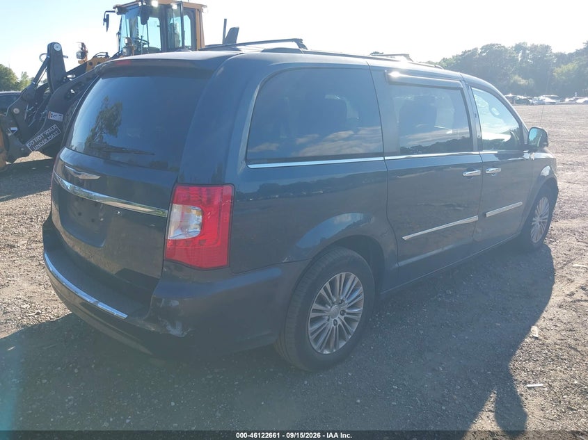2014 CHRYSLER TOWN & COUNTRY auction photo 4