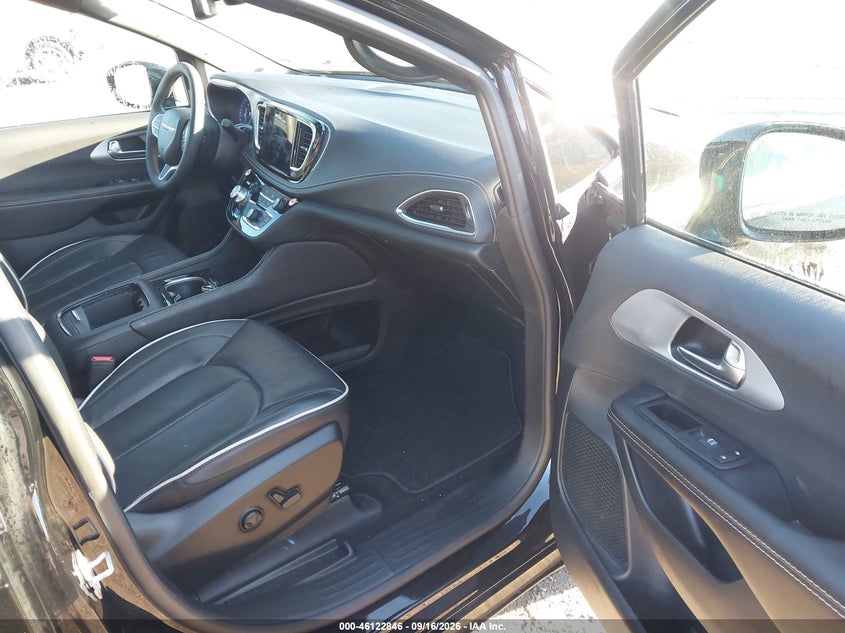 CHRYSLER PACIFICA 2026 VIN 2C4RC1GG3TR195884