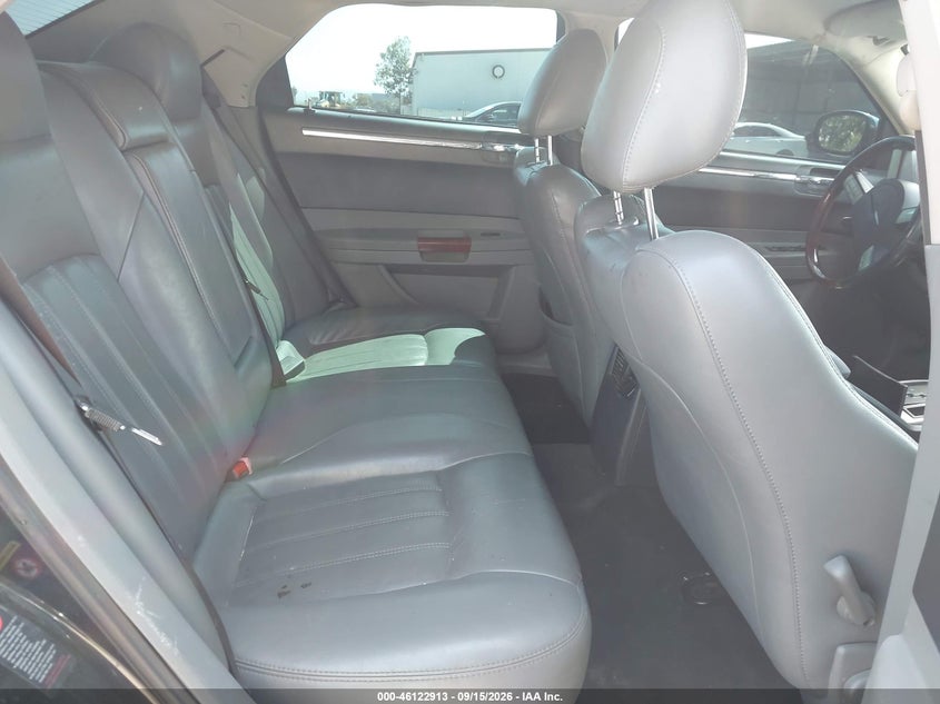 Фото 8 - CHRYSLER 300C