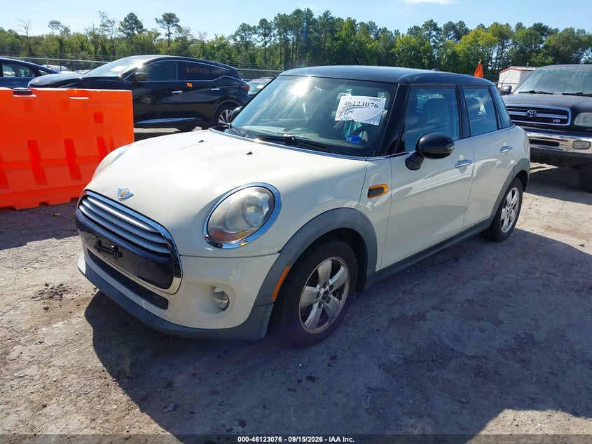 2015 MINI Hard top, Normal Wear & Tear, IAAI, VIN WMWXS5C50FT837588 — photo 2