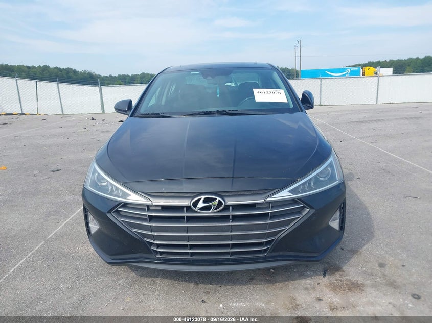 Фото 12 - HYUNDAI ELANTRA