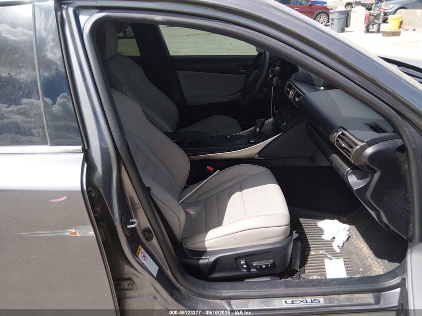 LEXUS IS 250 - zdjęcie 5