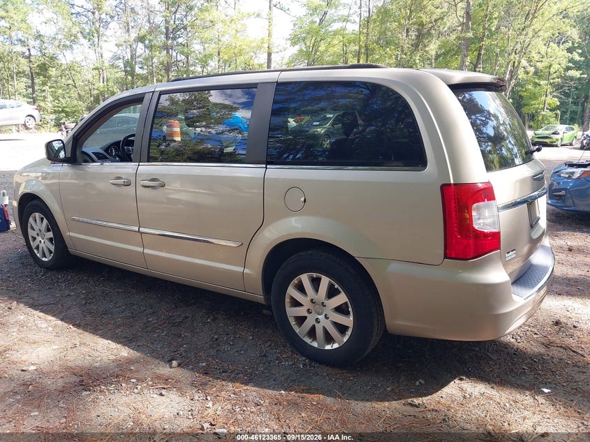 2014 CHRYSLER TOWN & COUNTRY auction photo 3