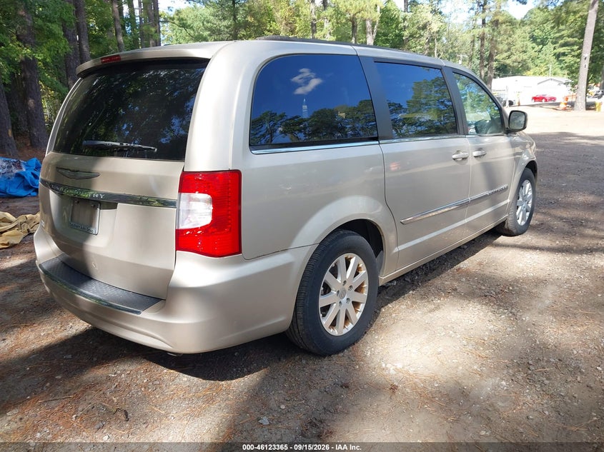 2014 CHRYSLER TOWN & COUNTRY auction photo 4
