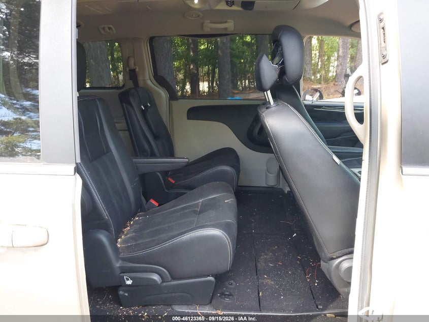 2014 CHRYSLER TOWN & COUNTRY auction photo 8