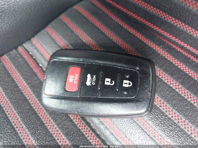 TOYOTA CAMRY - zdjęcie 11