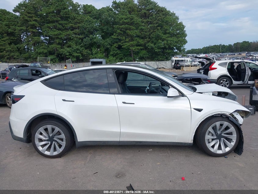 TESLA MODEL Y - zdjęcie 14