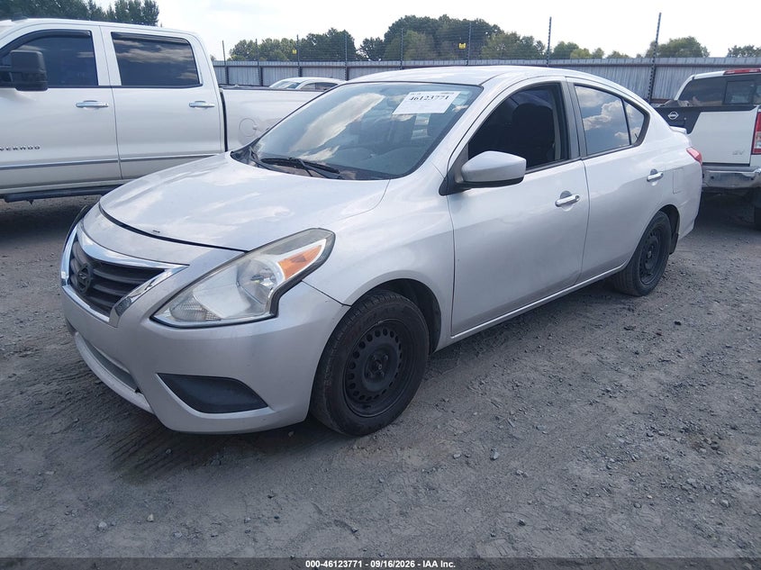 2015 NISSAN VERSA auction photo 2
