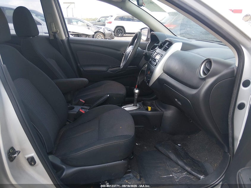 2015 NISSAN VERSA auction photo 5