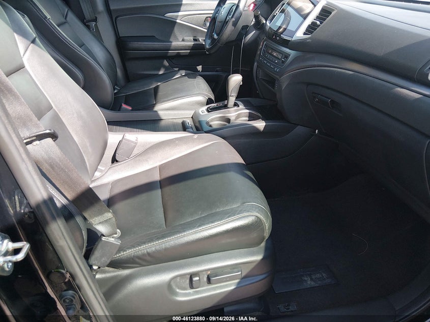 HONDA PILOT 2016 VIN 5FNYF5H79GB021912