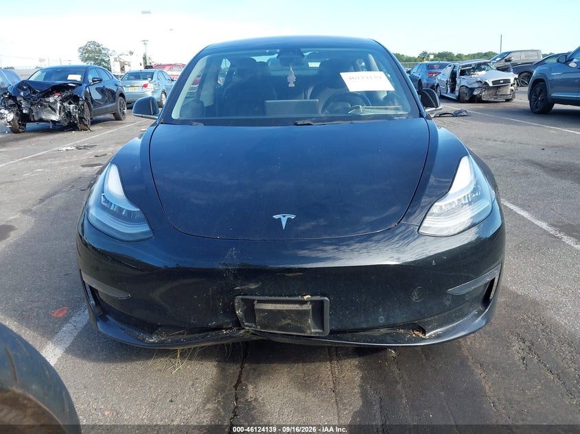 TESLA MODEL 3 - zdjęcie 10