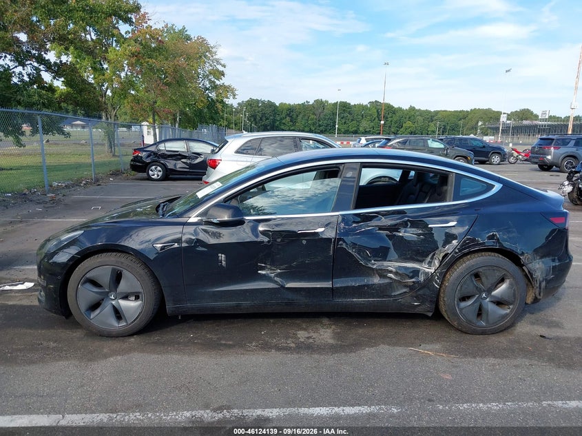 TESLA MODEL 3 - zdjęcie 12