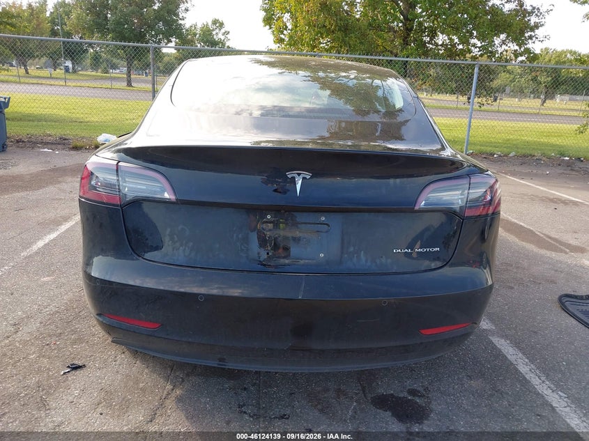 TESLA MODEL 3 - zdjęcie 14