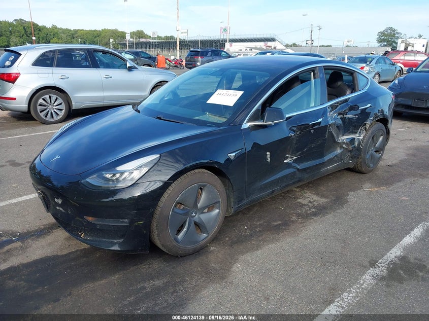 TESLA MODEL 3 - zdjęcie 2
