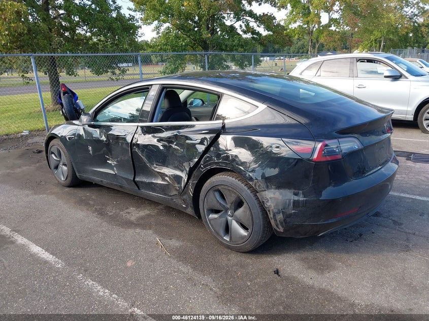 TESLA MODEL 3 - zdjęcie 3
