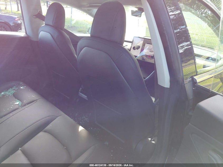 TESLA MODEL 3 - zdjęcie 8