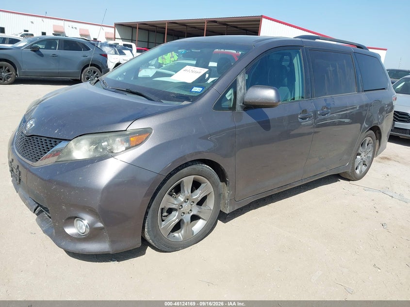 Vin: 5tdxk3dc8bs090268, lot: 46623889, toyota sienna se 20112