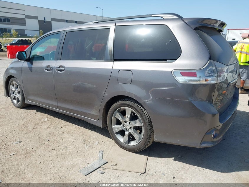 Vin: 5tdxk3dc8bs090268, lot: 46623889, toyota sienna se 20113