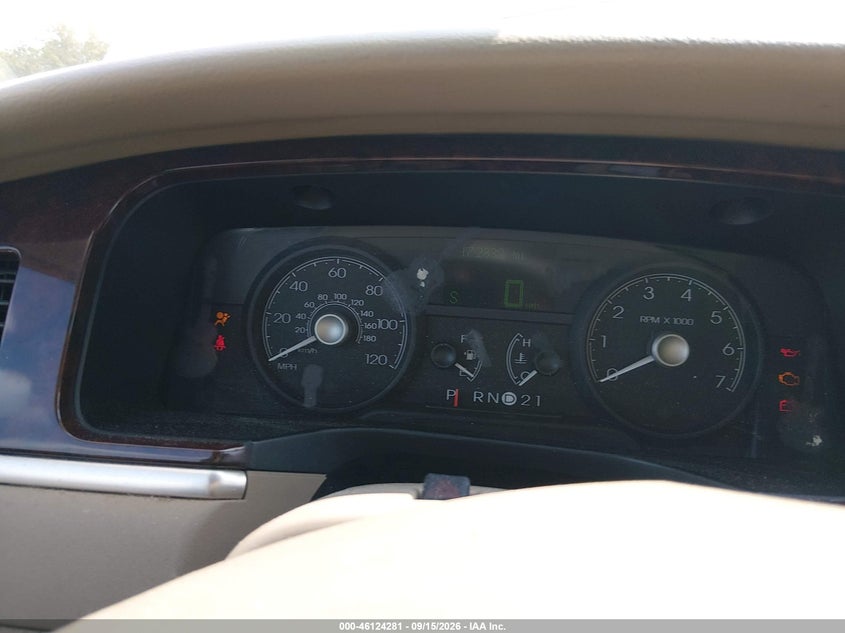 LINCOLN TOWN CAR 2006 VIN 1LNHM81VX6Y648368