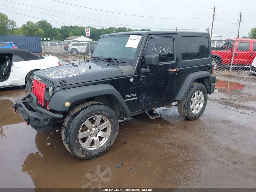 2013 Jeep Wrangler, Перёд и зад, IAAI, VIN 1C4AJWAG5DL507979 — фото 2