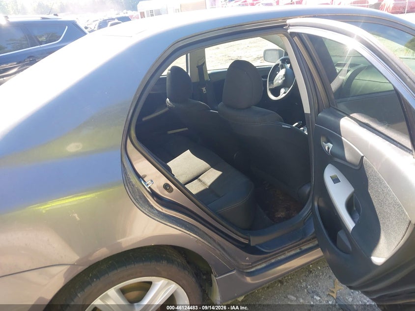 2013 TOYOTA COROLLA auction photo 8