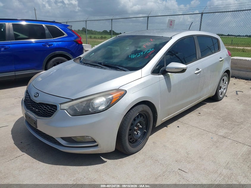 2016 Kia Forte, Обычный износ, IAAI, VIN KNAFK5A86G5571783 — фото 2