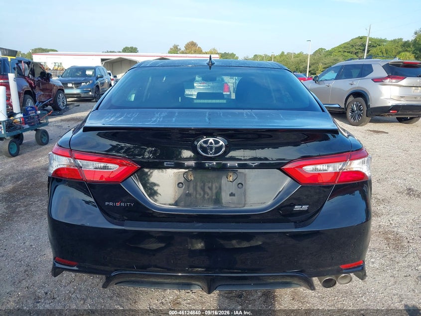 TOYOTA CAMRY - zdjęcie 16