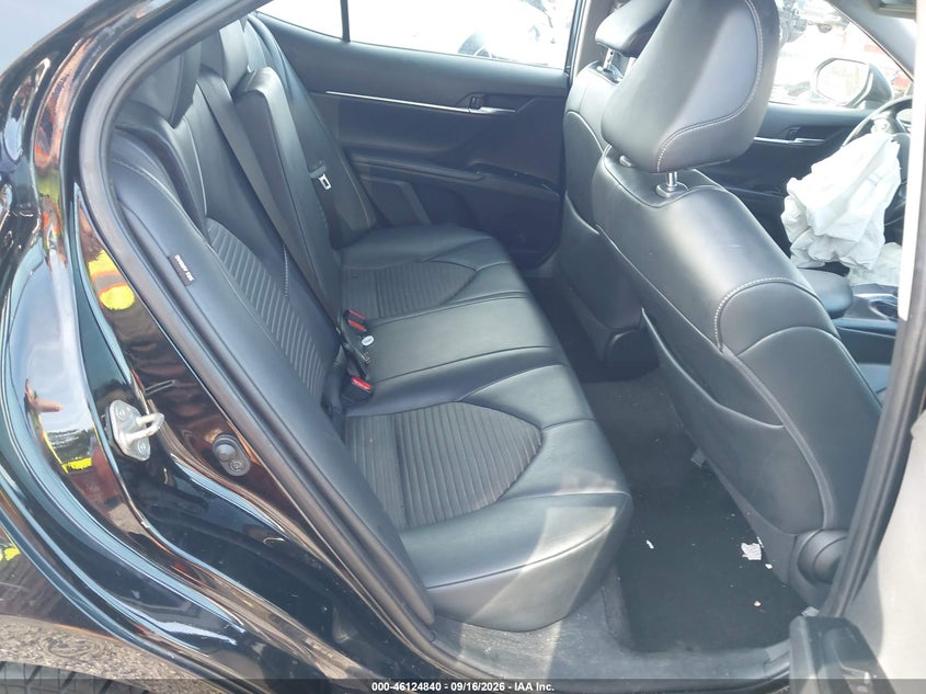 TOYOTA CAMRY - zdjęcie 8