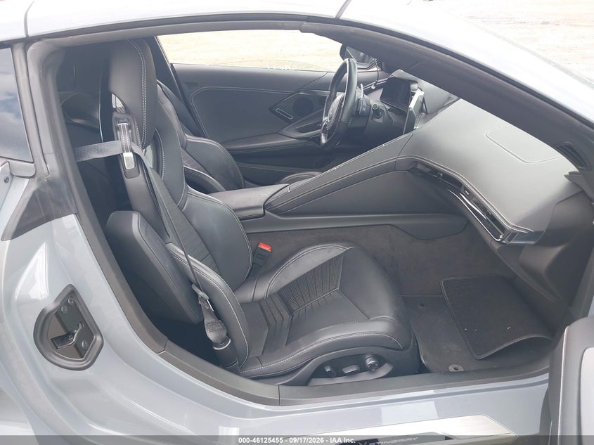 2025 CHEVROLET CORVETTE STINGRAY RWD 2LT · Фото 8