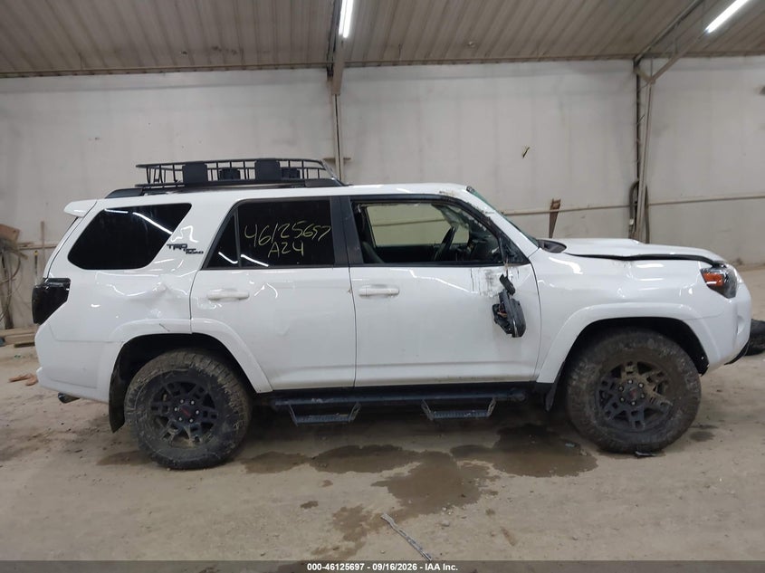2024 TOYOTA 4RUNNER TRD OFF ROAD PREMIUM · Фото 11