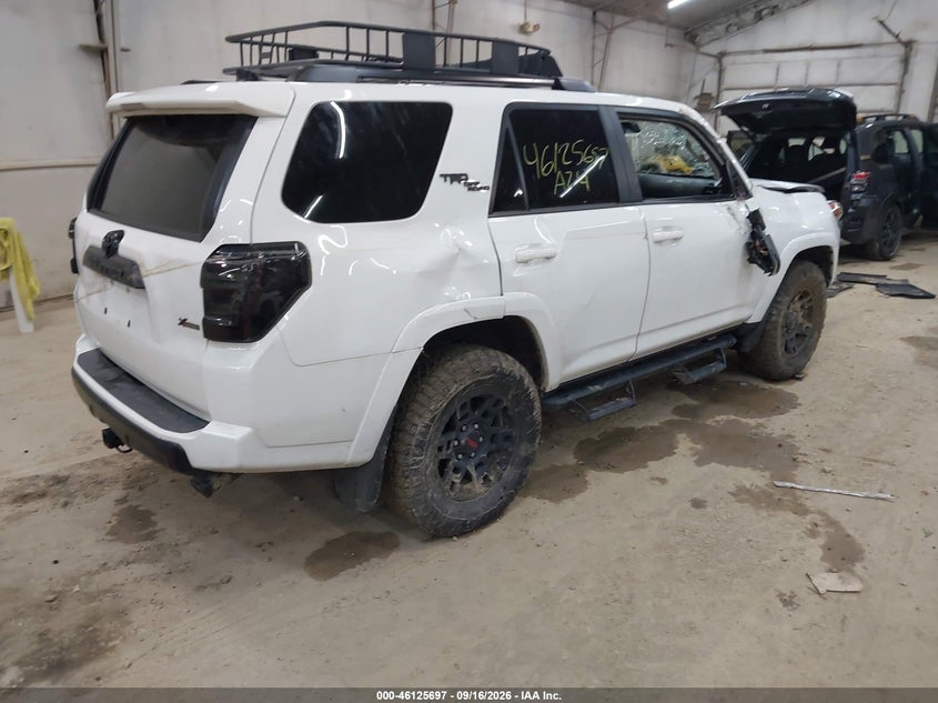 2024 TOYOTA 4RUNNER TRD OFF ROAD PREMIUM · Фото 4