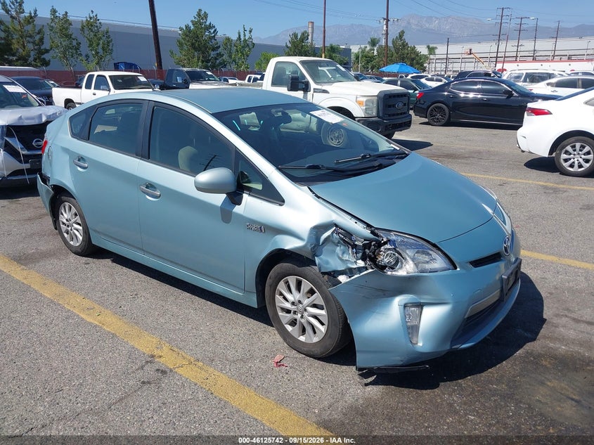 2014 TOYOTA PRIUS PLUG-IN
