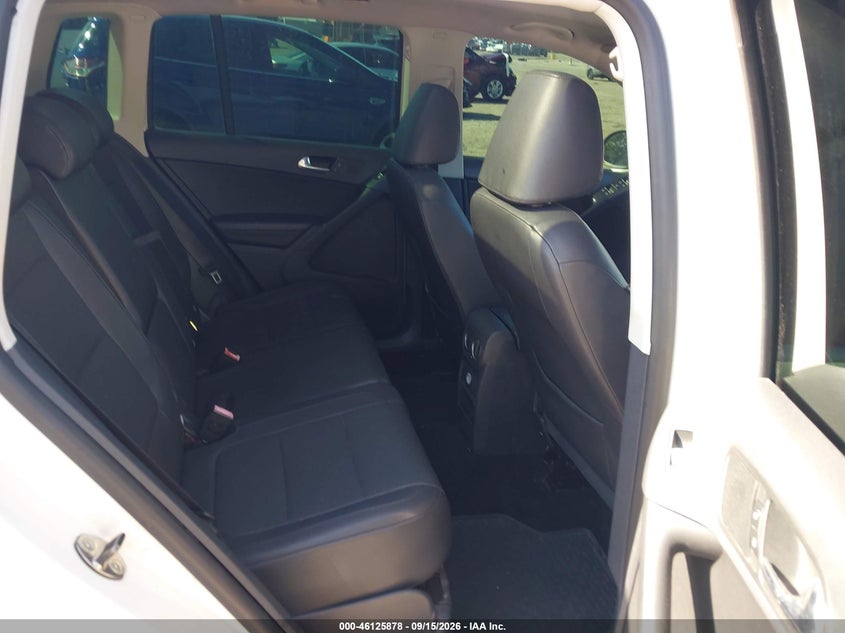 VOLKSWAGEN TIGUAN 2011 VIN WVGAV7AX6BW547313