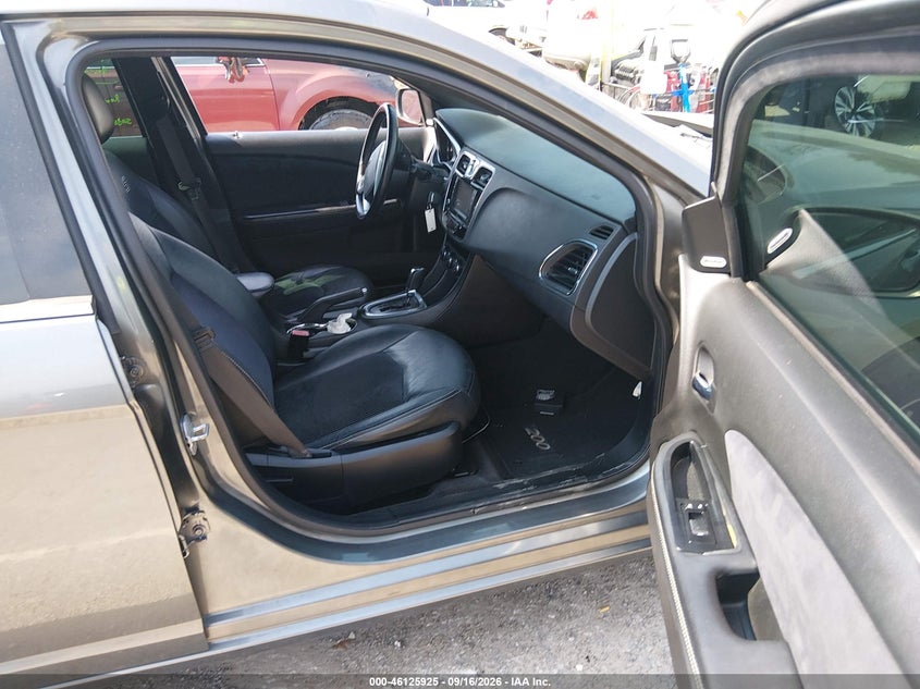 CHRYSLER 200 2012 VIN 1C3CCBHG4CN162372