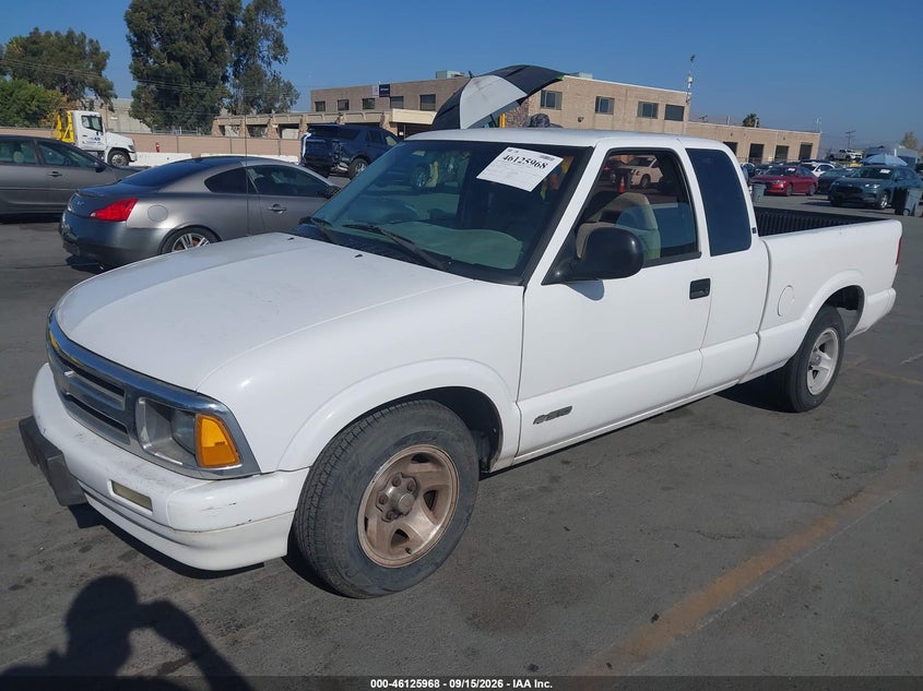 1997 Chevrolet S-10 Pickup, Normal Wear & Tear, IAAI, VIN 1GCCS19X2V8164338 — photo 2