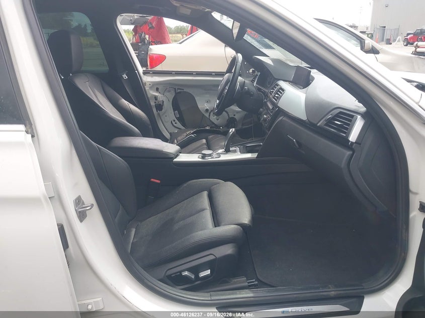 BMW 330E - zdjęcie 5
