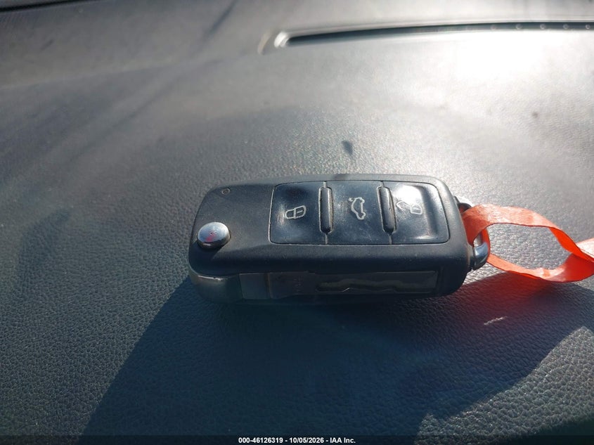VOLKSWAGEN BEETLE 2012 VIN 3VWVA7AT7CM647854