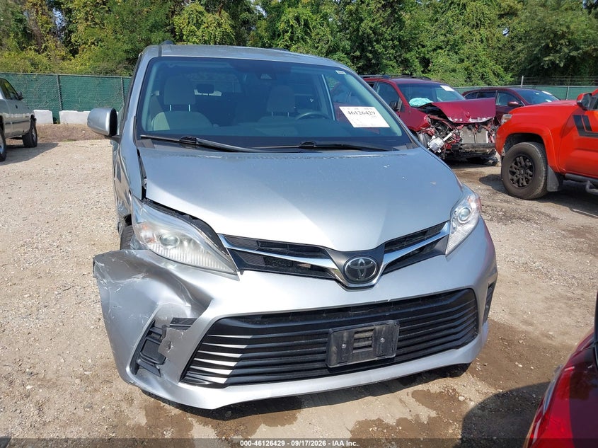 TOYOTA SIENNA - zdjęcie 12
