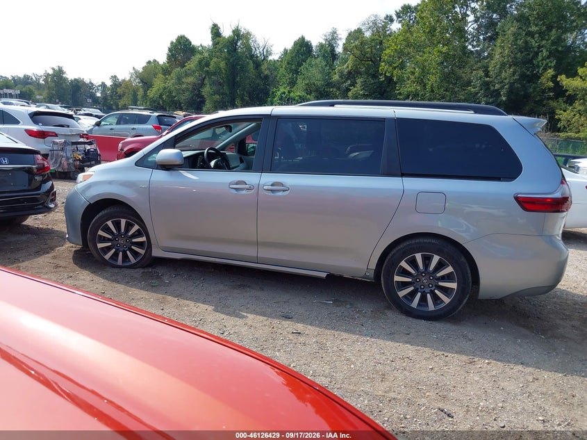 TOYOTA SIENNA - zdjęcie 14