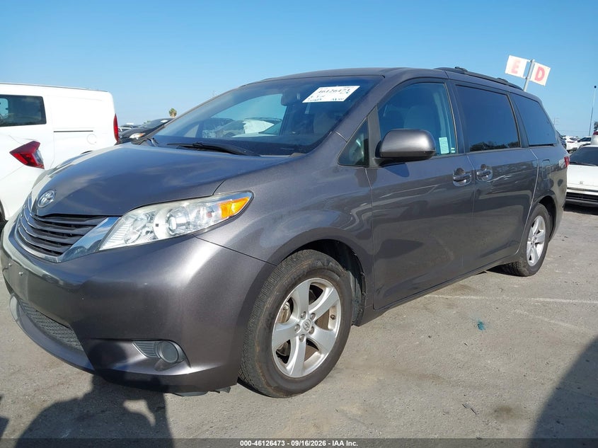 Vin: 5tdkz3dcxhs798245, lot: 46626193, toyota sienna le 8 passenger 20172