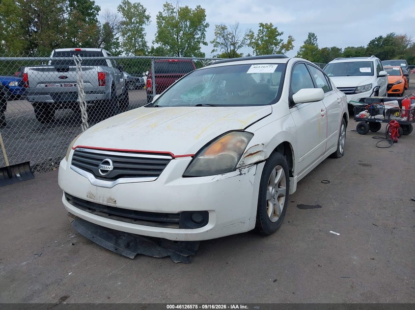 2007 Nissan Altima, Vandalized, IAAI, VIN 1N4AL21E57N464213 — photo 2