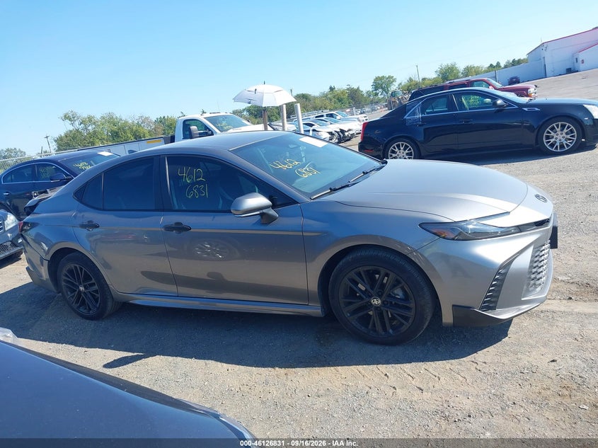 TOYOTA CAMRY - zdjęcie 13