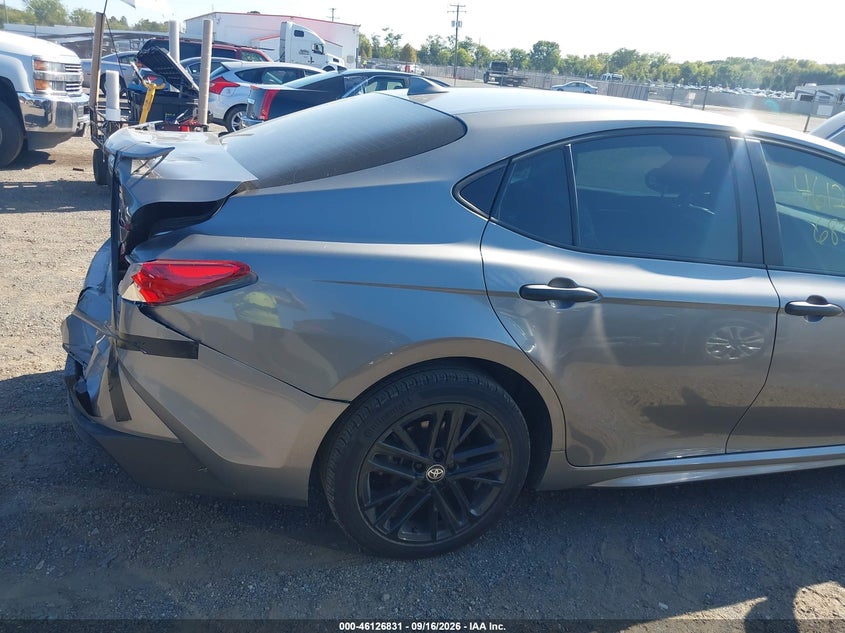 TOYOTA CAMRY - zdjęcie 18