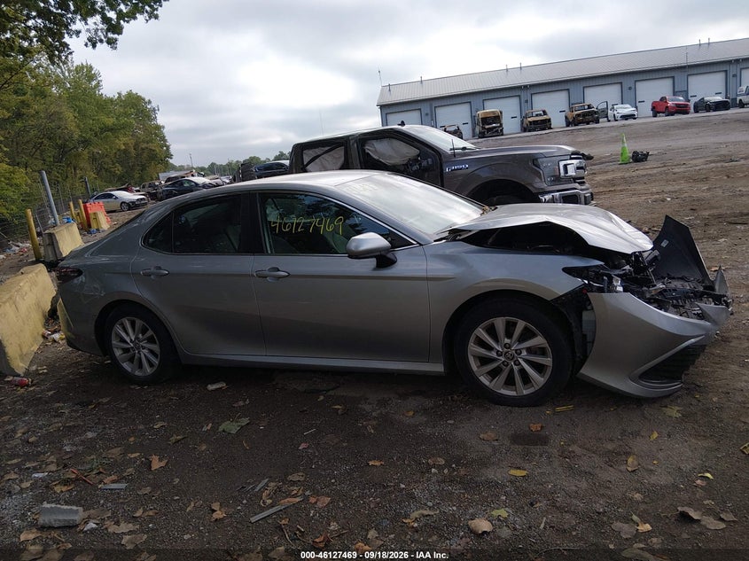TOYOTA CAMRY - zdjęcie 13